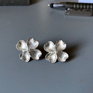 Chic Floral Silver Earrings